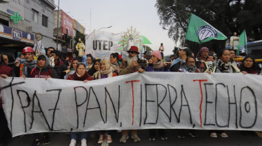 Con fuertes críticas al Gobierno, gremios y movimientos sociales marcharon a Plaza de Mayo