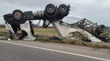 Milagro en la Ruta 51: Padre e hijo salieron ilesos tras el impresionante vuelco de un camión