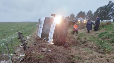 En medio del mal tiempo, dos ambulancias volcaron en ruta 5