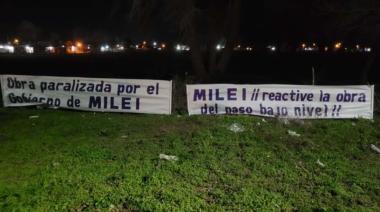 Los vecinos esperan a Milei con un urgente pedido por la obra pública paralizada