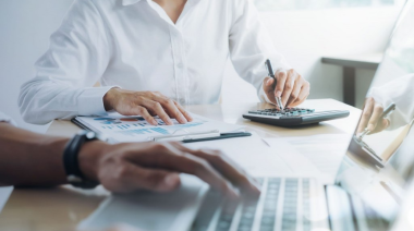 Eliminan la obligación de informar toda operación económica entre residentes y extranjeros