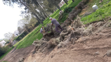 Junín: Ante la ausencia de la muni, los vecinos se ocuparon de limpiar