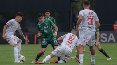 Sarmiento guapeó ante Barracas y se trajo una gran victoria del Chiqui Tapia