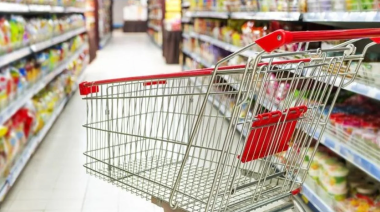 Por primera vez en el año, el consumo en hogares registró una baja interanual en agosto de 0,5%