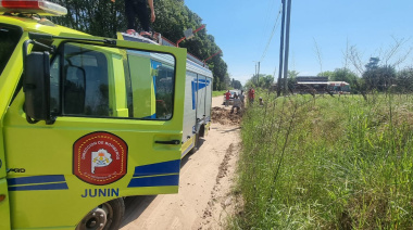 Junín: Los bomberos rescataron un operario que quedó atrapado en un pozo