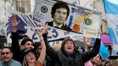 "Nos van a salir dólares por las orejas": Milei asegura que la economía seguirá firme tras las elecciones
