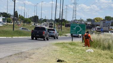 Tras la intimación de un municipio, Corredores Viales apareció a cortar el pasto