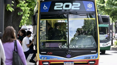 Empresarios del transporte pagarán el aguinaldo en seis cuotas y la UTA amenazó con un paro