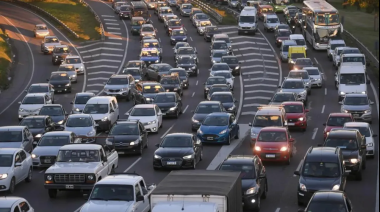 Caos en el comienzo del fin de semana largo: choque con heridos y vuelco en Ruta 2