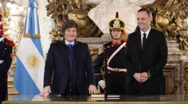 Javier Milei le tomó juramento a Manuel Adorni