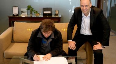 Milei volvió al país y firmó la reforma laboral para enviarla al Congreso: "La transformación más grande"