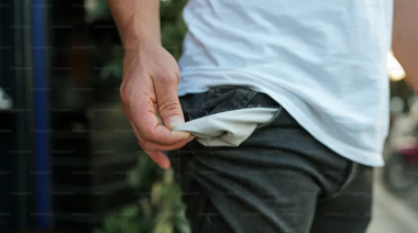 El salario real de los trabajadores registrados acumula tres meses de caída consecutivos