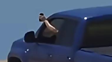 Sancionan a un hombre por filmar con un celular mientras conducía su camioneta