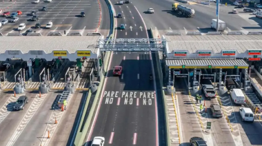 Milei posterga la privatización de autopistas claves y ya son 14 las empresas que pelean por controlar peajes