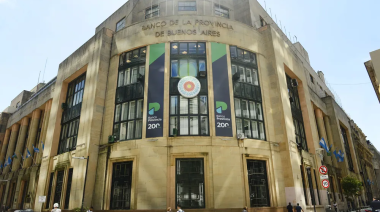 Un informe del Banco Provincia advierte que el nivel de endeudamiento familiar podría frenar más el consumo