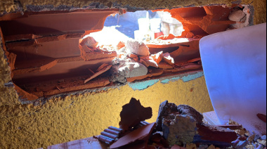 Una mujer denunció a un vecino por daños y hostigamiento: Realizó un boquete en la pared de su negocio