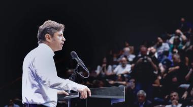 Kicillof convocó a los 135 intendentes para analizar el impacto del plan económico de Milei