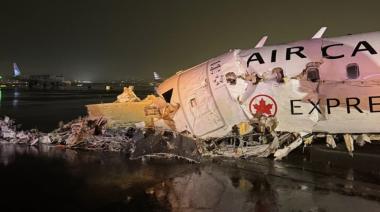 Un avión chocó con un vehículo en el aeropuerto de Nueva York