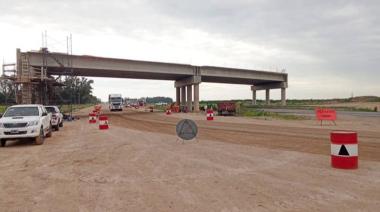 La obra de la autopista sobre la Ruta 5 quedó paralizada y despidieron a casi todo el personal
