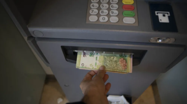 Oficializan la suba de 2,9% para las jubilaciones y AUH