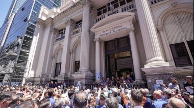 Tras 30 despidos, los trabajadores del Banco Central van al paro