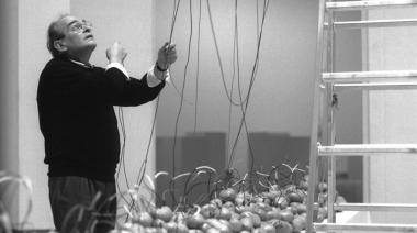 Víctor Grippo será el eje simbólico de la Bienal Posverso 2026 en el museo que lleva su nombre