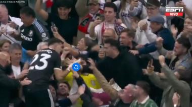 Facundo Sava, presente en la coronación de Aston Villa