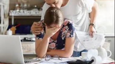 Cada vez más familias se atrasan con créditos y tarjetas