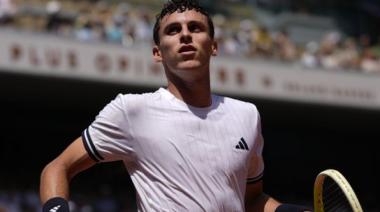 Juan Manuel Cerúndolo aprovechó los problemas de Jannik Sinner y eliminó al 1° del mundo