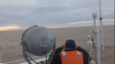 Siguen sin encontrar a los cinco pescadores perdidos en el río de La Plata