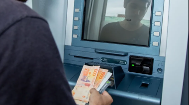 Comienzan a cobrar estatales bonaerenses, pero con una "paritaria en stand by"