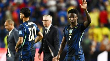 Con goles en el primer tiempo, Brasil goleó a Haití y quedó líder del grupo C