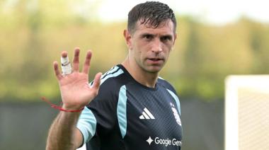 El gesto de Dibu Martínez en el entrenamiento que encendió las alarmas en la Selección