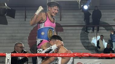Histórico: Anahí 'La indiecita' López se coronó tricampeona argentina supermosca