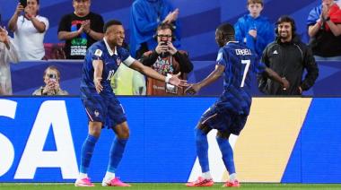 Con un doblete de Mbappé, Francia goleó a Irak y selló su pase a 16avos de final