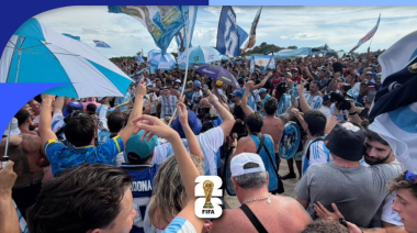 Espectacular banderazo argentino en Miami: furgoneta, asado y el himno con Ciro
