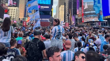 La Argentina copó Times Square con miles de hinchas y un banderazo multitudinario