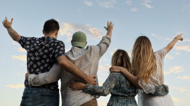 Un abrazo que trasciende fronteras: por qué cada 20 de julio se celebra el Día del Amigo