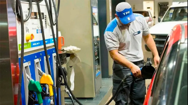 El Gobierno dispuso un aumento parcial del Impuesto a los combustibles para agosto