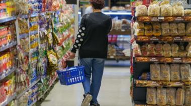 El consumo masivo volvió a caer en junio: cuánto fue el descenso en el primer semestre