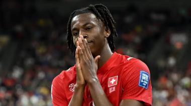 Suiza jugará ante Argentina sin su as de espadas: la confirmación sobre la lesión de Johan Manzambi