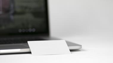 ¿En qué categorías de producto confían más los consumidores en las recomendaciones de la inteligencia artificial antes de comprar?