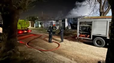 Se incendió una casa en Junín: Un hombre resultó con heridas