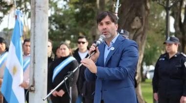 Castelli propone más autonomía municipal y rechaza dividir o regionalizar la Provincia