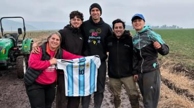 Encontró a "Dibu" Martínez encajado, lo ayudó a salir y tuvo la anécdota de su vida