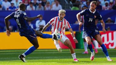 Paraguay dejó el alma pero Francia le ganó con un penal de Mbappé