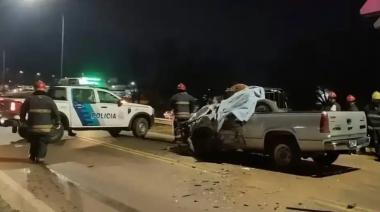 Ruta 188: Un hombre murió tras un choque frontal entre una camioneta y un camión