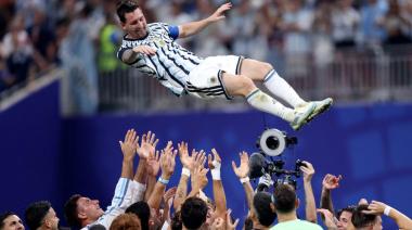 Emocionante despedida de los jugadores de la selección argentina a Messi tras su retiro