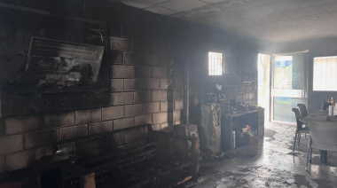 Un incendio arrasó la pensión del club Villa Belgrano de Junín