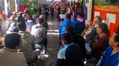 Mesa de diálogo en la Alcaidía Penitenciaria Junín sobre trámites de Contaduría